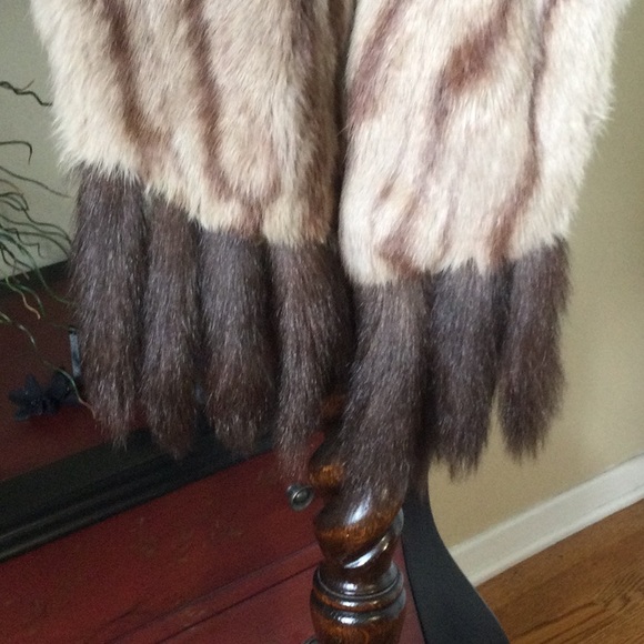 Vintage Fur Stole with Tails - Picture 2 of 10